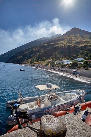 Stromboli   <em>(Iles Eoliennes)</em>  |   3  /  15    | 