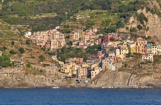 Manarola   <em>(Cinque Terre)</em>  |   4  /  6    |