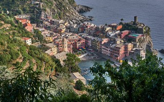 Vernazza   <em>(Cinque Terre)</em>  |   4  /  10    | 