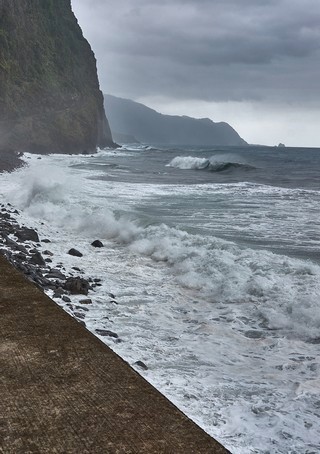 Porto Moniz   <em>(Madère)</em>  |   18  /  25    |