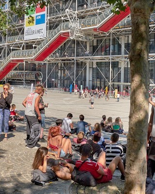 Paris    (Beaubourg)   |   18  /  27    | 