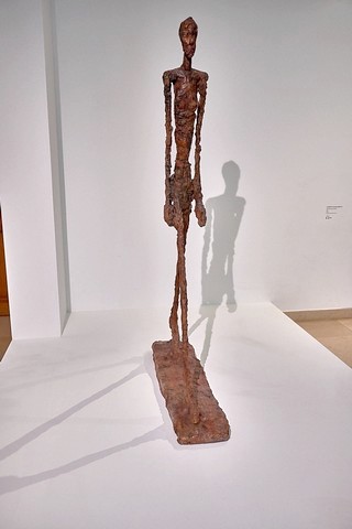 Paris    (l'homme qui marche, Giacometti)   |   18  /  18    | 