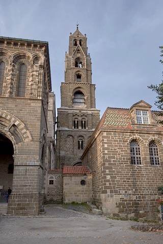 Le puy en velay   |   9  /  24    |