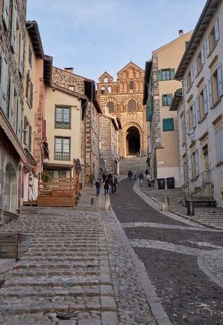 Le puy en velay   |   16  /  24    |