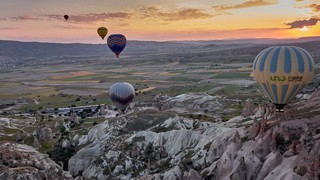 Göreme    <em>(Survol de différentes vallées)</em>   |   10  /  23    | 