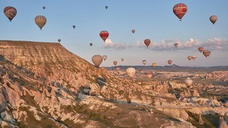 Göreme    <em>(Survol de différentes vallées)</em>   |   16  /  23    |