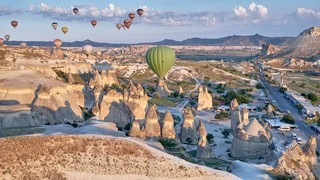 Göreme    (Survol de différentes vallées)   |   17  /  23    |