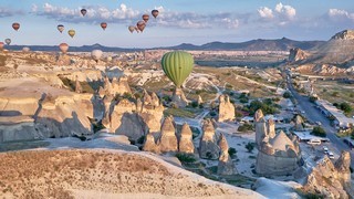 Göreme    (Survol de différentes vallées)   |   17  /  23    |