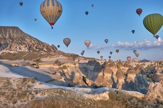 Göreme    <em>(Survol de différentes vallées)</em>   |   18  /  23    |