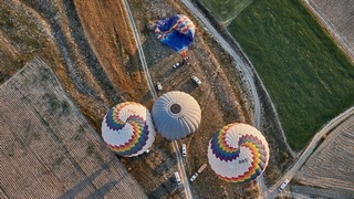 Göreme    <em>(Survol de différentes vallées)</em>   |   20  /  23    |