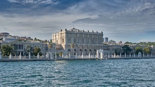 Istanbul   <em>(Palais de Dolmabahce) </em>   |   3  /  22    | 