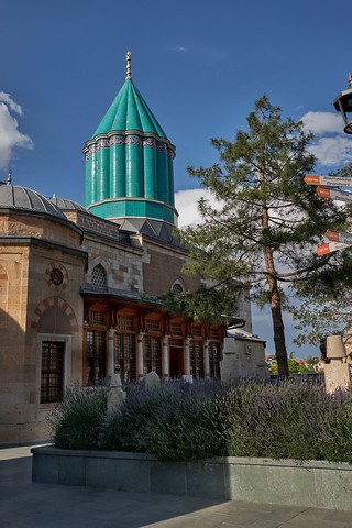 Konya    <em>(Mausolée de Mevlana)</em>   |   11  /  24    |