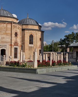 Konya    <em>(Mausolée de Mevlana)</em>   |   12  /  24    |