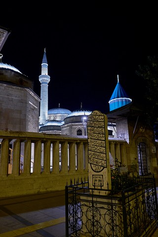 Konya    <em>(Mausolée de Mevlana)</em>   |   17  /  24    |