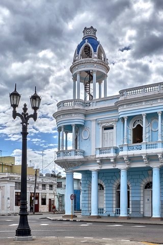 Cienfuegos   |   3  /  5    |