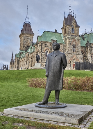 Ottawa   <em>(Colline du Parlement)</em>   |   6  /  24    |