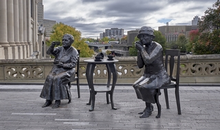 Ottawa   <em>(Famous five statue)</em>   |   14  /  24    |