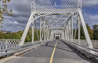 Ottawa   <em>(Minto bridges)</em>   |   15  /  24    |