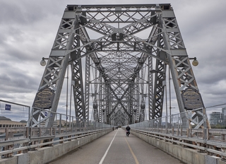 Ottawa   <em>(Pont alexandra)</em>   |   20  /  24    |