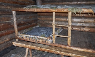 Shawinigan   <em>(Grandes piles, village du bucheron) </em>   |   2  /  11    |