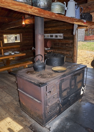 Shawinigan   <em>(Grandes piles, village du bucheron) </em>   |   4  /  11    |